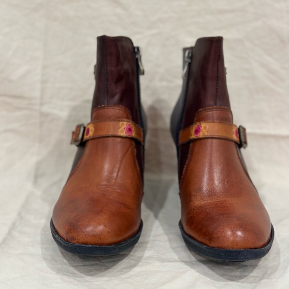 L’Artiste Spring Step Bootie - Picture 3 of 11